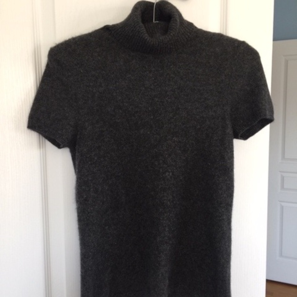 Magaschoni Cashmere Short Sleeve Turtle Neck Sweater